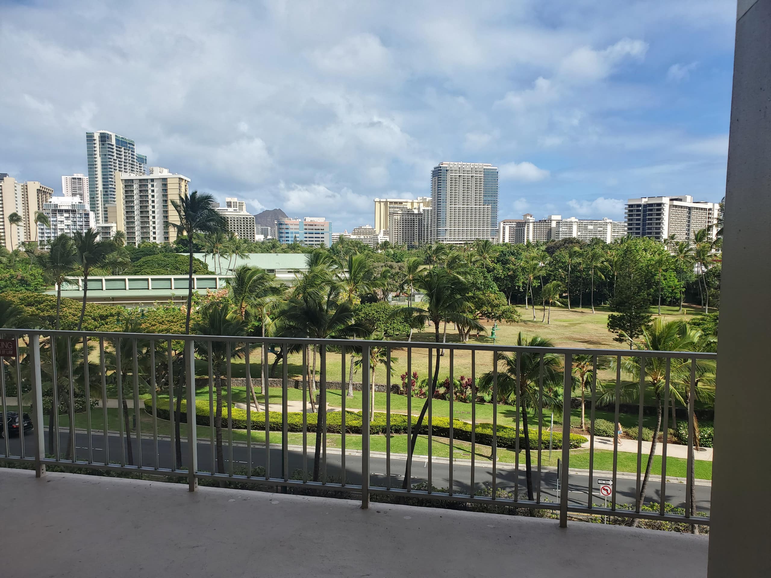 Condo in Honolulu · ★4.88 · Studio · 1 bed · 1 private bath - Image 10