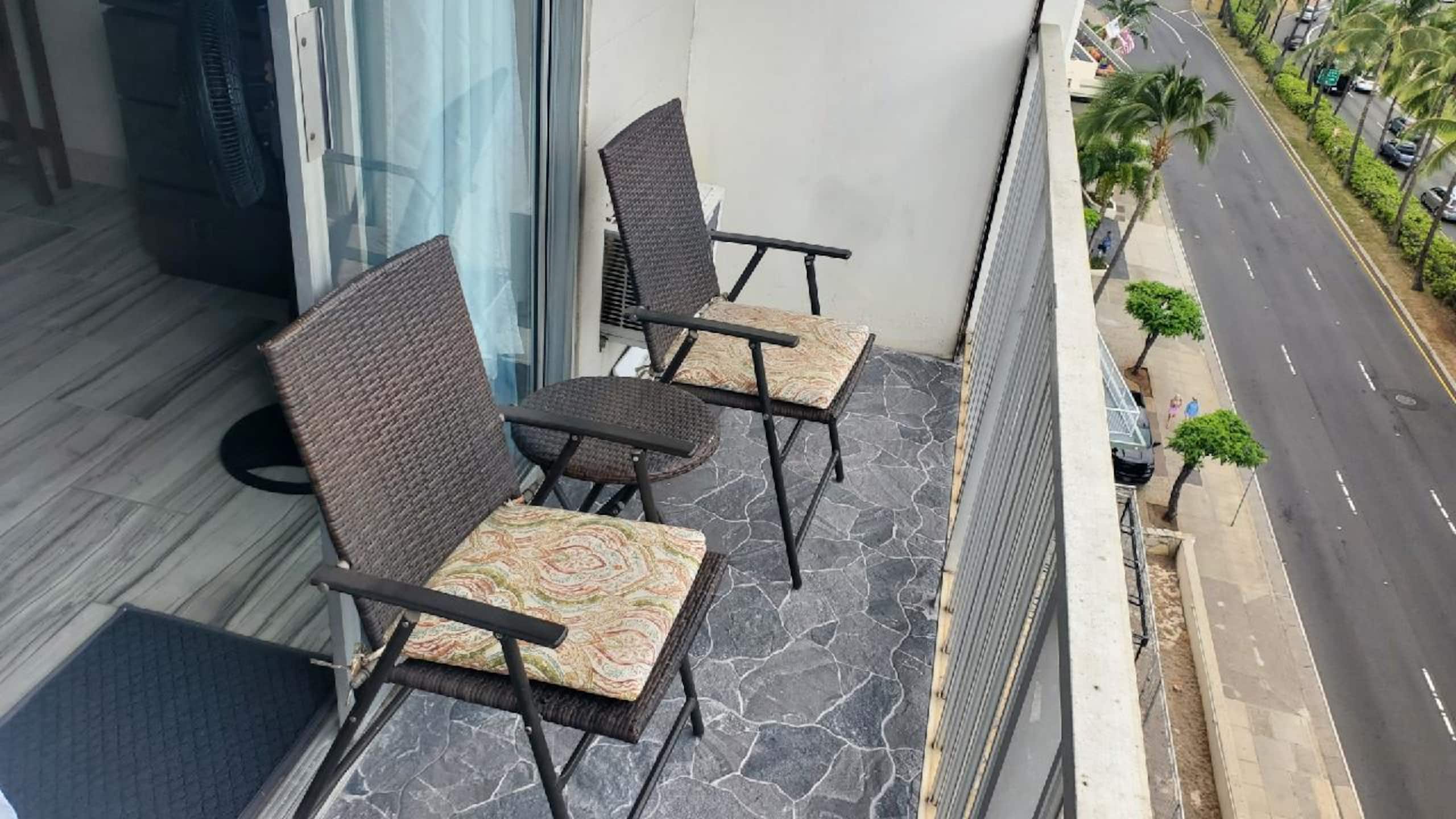 Condo in Honolulu · ★4.88 · Studio · 1 bed · 1 private bath - Image 12