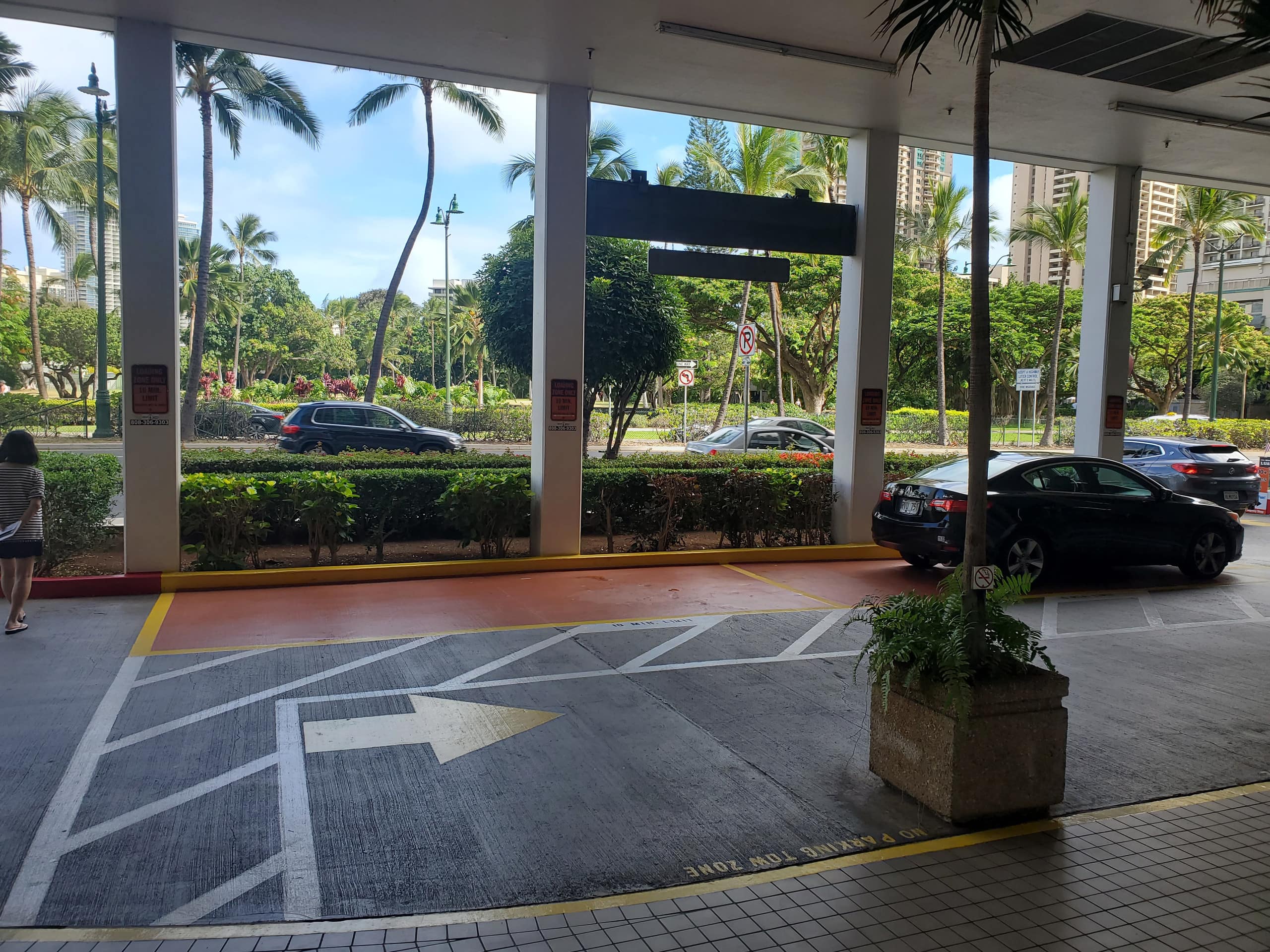Condo in Honolulu · ★4.88 · Studio · 1 bed · 1 private bath - Image 19