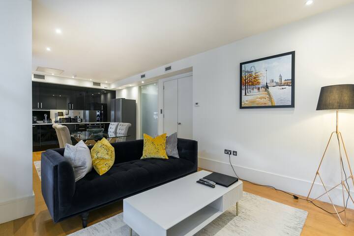 Modern Classic 2 Bedroom Apartment With Balcony