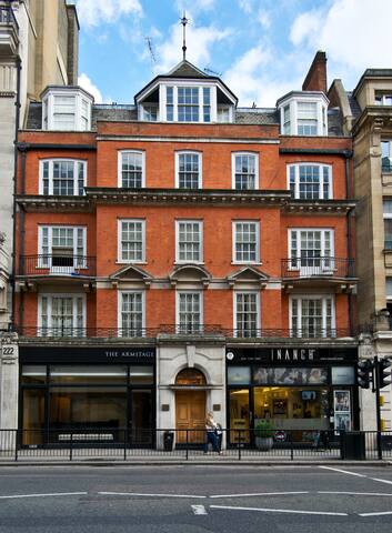 Modern Classic 2 Bedroom Apartment With Balcony gallery image 2