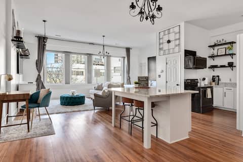 VIP Loft on Main St. - Center of downtown Durham!