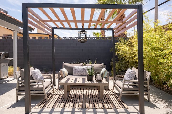 Vegas Haus/ Heated Pool/ 15 min to Las Vegas Strip