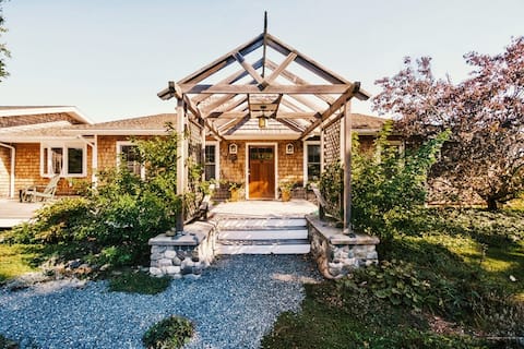 Waterfront, Meadows: 10 acres+ a Spacious House