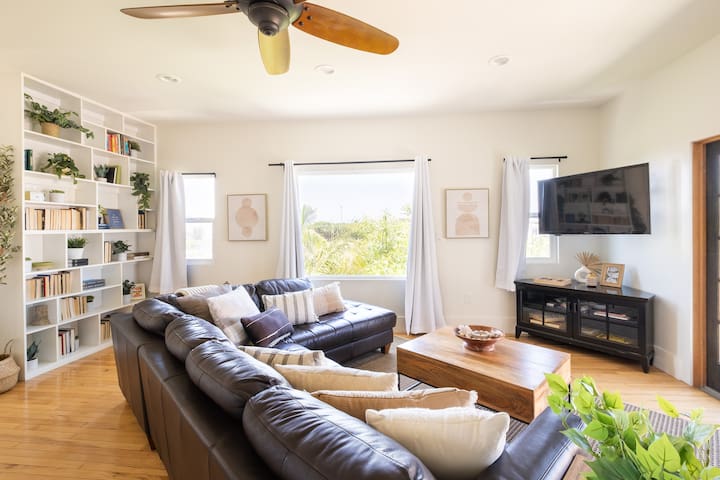 Spacious Central & Chic 5BR w/ Luxe Outdoor Living