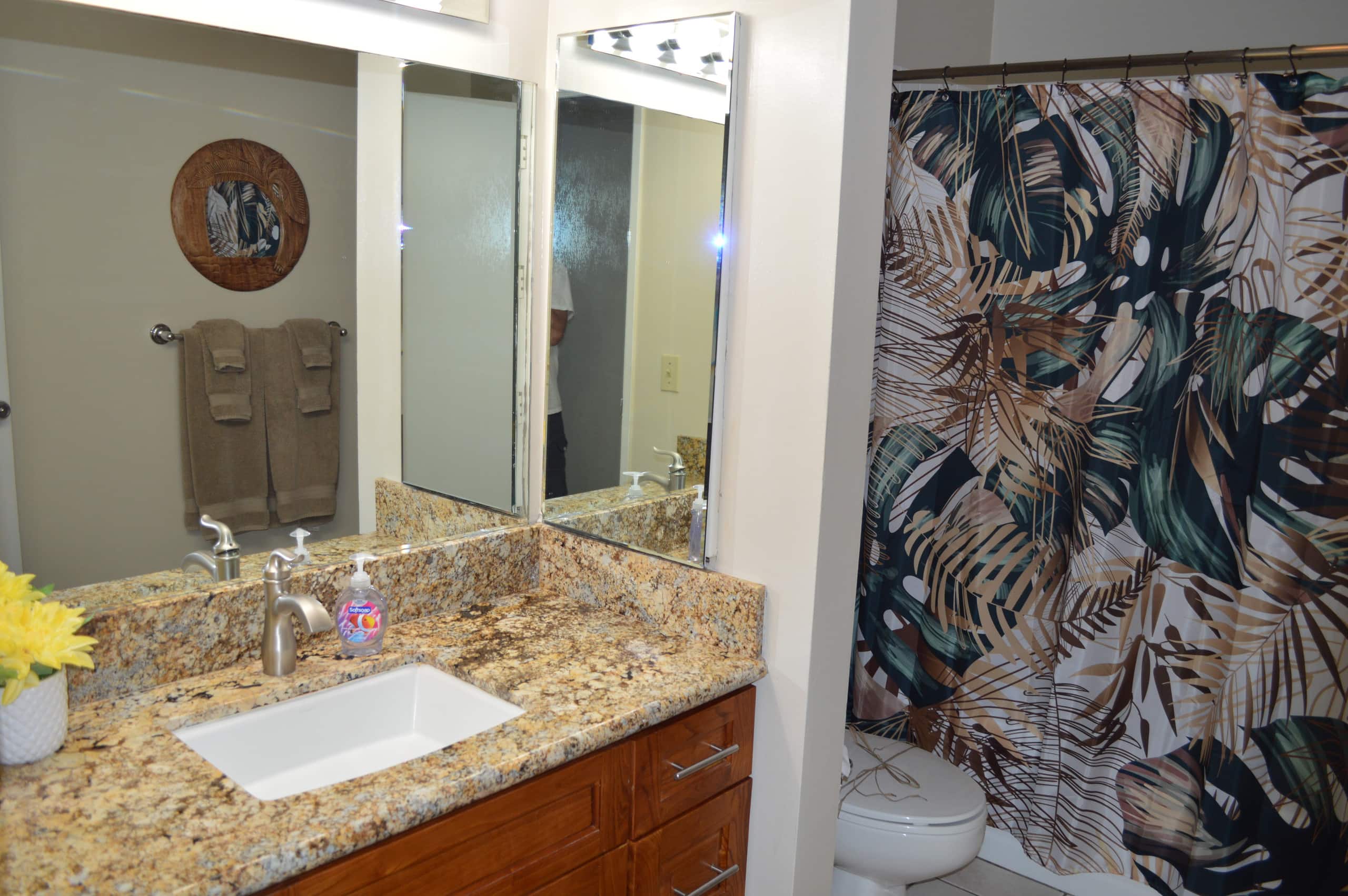 Condo in Kailua-Kona · ★4.83 · 2 bedrooms · 2 beds · 2 baths - Image 4
