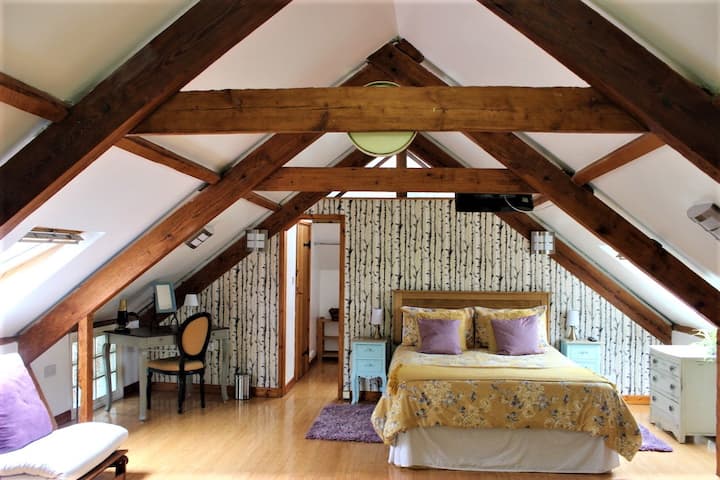 Main bedroom upstairs. A very spacious room with a King size bed. There is also a futon, a folding bed and a travel cot (all on request) to allow young children to sleep with their parents if required.