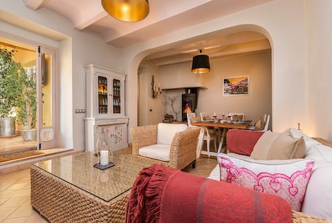 Top performing Airbnb: Charming and antique village house with sea view in Illes Balears
