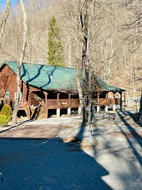 Fall Foliage Cabin|HOTTUB|KING|RIVERFRONT|EV|HIKE