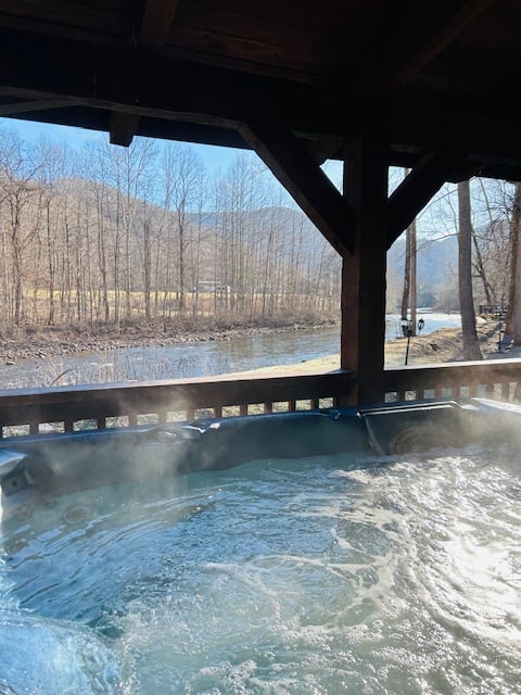 Fall Foliage Cabin|HOTTUB|KING|RIVERFRONT|EV|HIKE