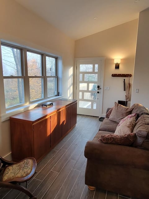 Successful Airbnb property: Modern, bright & calm 1 BR / 1 bath farm retreat in Finger Lakes