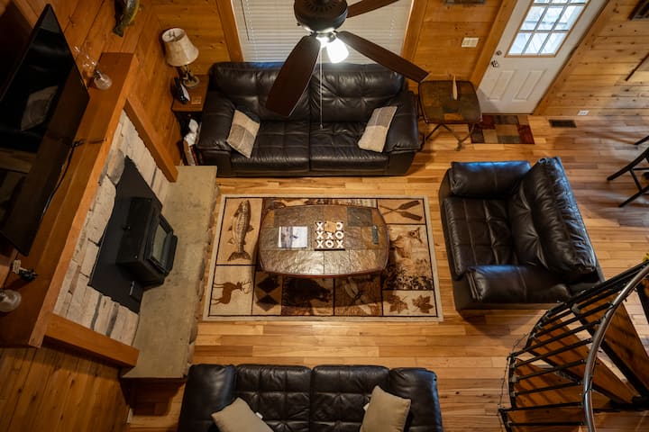 Riverfront 2 Story, 4 Br, 2 Bath, Washer/dryer, Hot Tub, Pet Friendly - Virginia Occidental