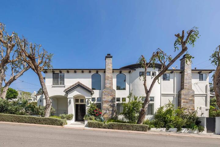 NEW! Huge 5BR + Office | Dog-Friendly | EV Charger