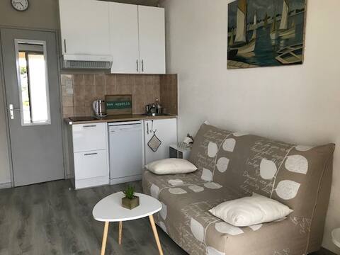 Popular Airbnb listing: Pondside maisonette in Leucate