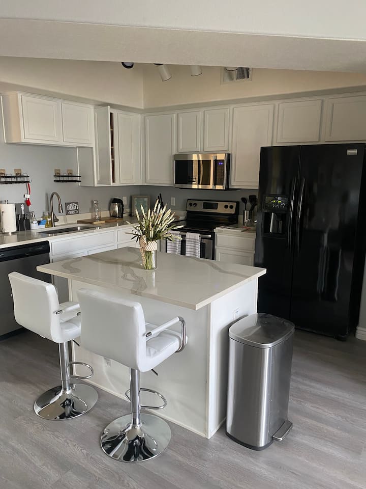 TriLevel Townhome Across From Parks, Shopping Townhouses for Rent in