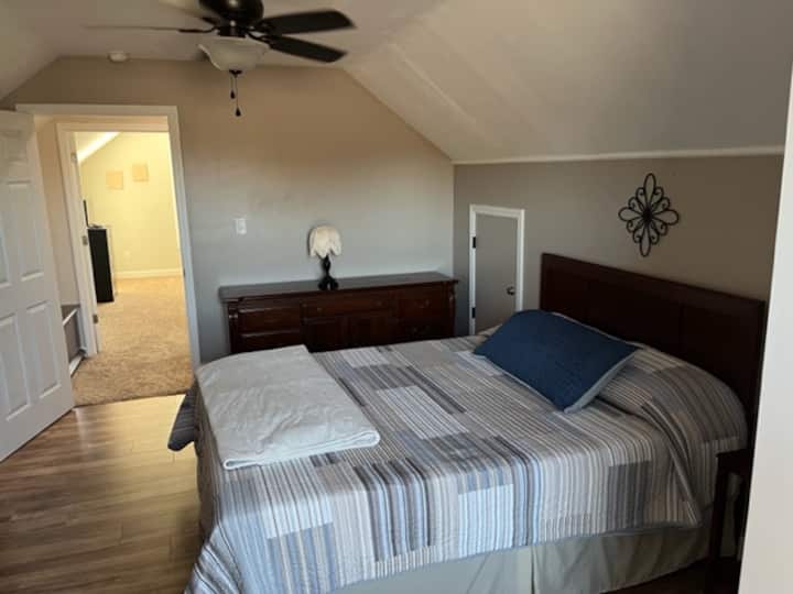 Втора спалня с двойно легло и скрин