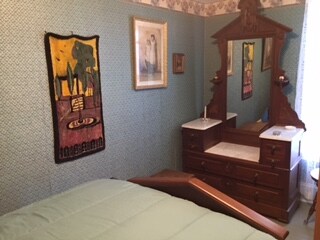 The governor's room. 