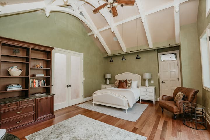 Private Queen Bedroom #1