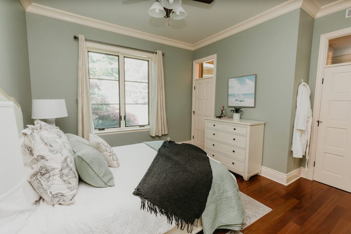 Private Queen Bedroom #2