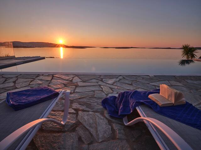 Unique Seafront villa in Paros gallery image 4