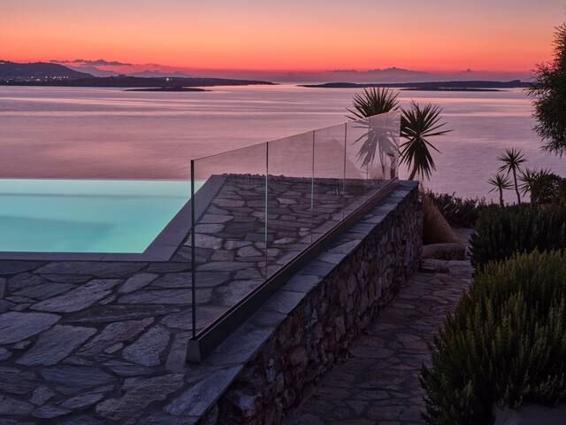Unique Seafront villa in Paros gallery image 3