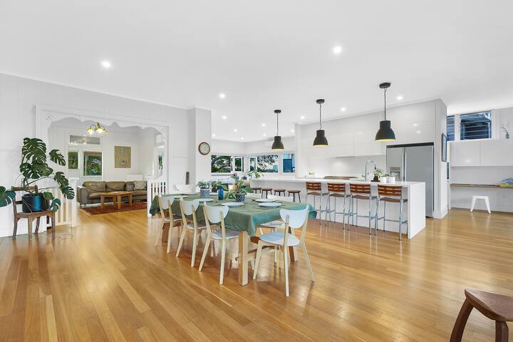 large Character home with City views gallery image 2