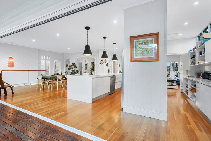 large Character home with City views gallery image 5