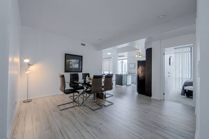 MILLION DOLLAR 2 Bed 2 Bath w Terrace FREE Parking gallery image 3