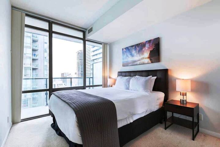 MILLION DOLLAR 2 Bed 2 Bath w Terrace FREE Parking gallery image 4