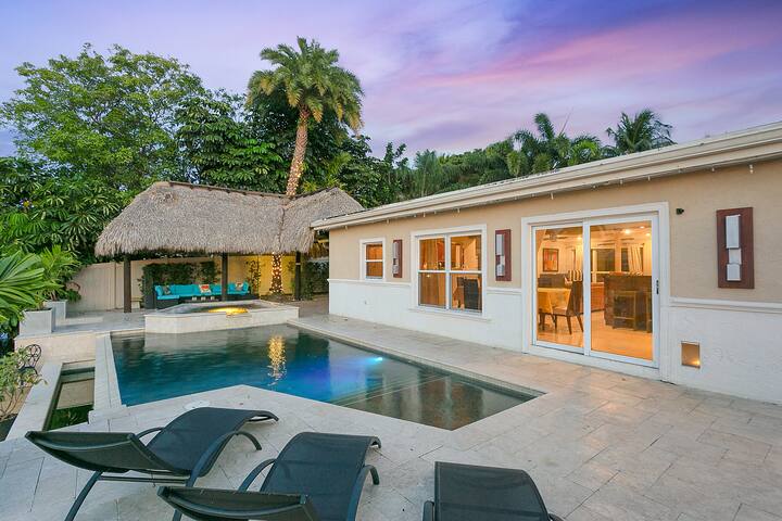 Spectacular Waterfront for12! Tiki, Pool & Hot Tub gallery image 3