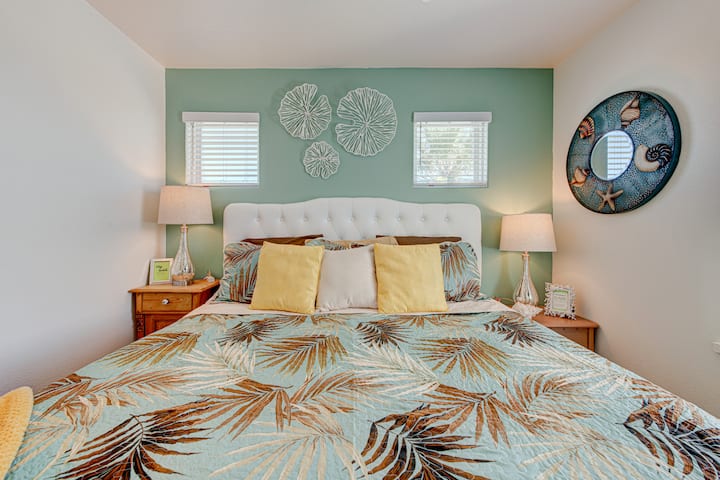 King size bed with a 40” SMART TV.  All bedrooms have extra charging outlets as well as a small fan. 