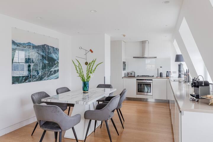 Covent Garden Extreme LUXXE Nomads HUGE Retreat gallery image 4