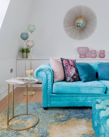 Covent Garden Extreme LUXXE Nomads HUGE Retreat gallery image 3