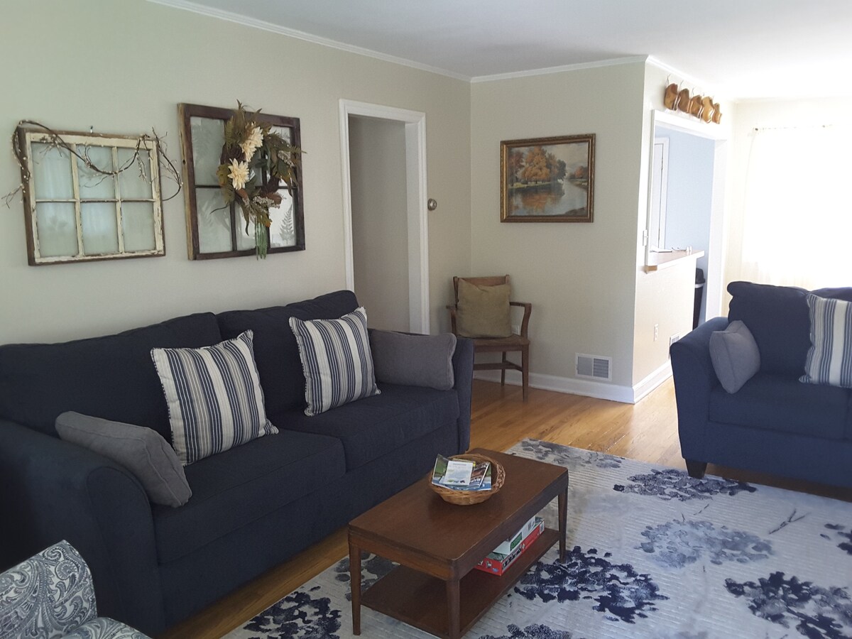Top performing Airbnb: Saugerties Village Garden Retreat in Saugerties