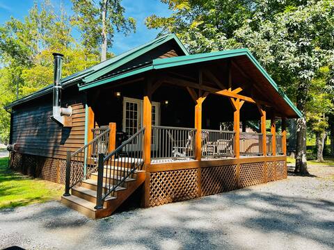 "Charming Getaway: Hot Tub, Riverfront Delight"