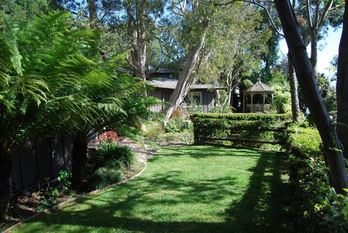 Private Santa Monica Canyon Retreat on Double Lot gallery image 3