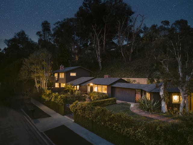 Private Santa Monica Canyon Retreat on Double Lot