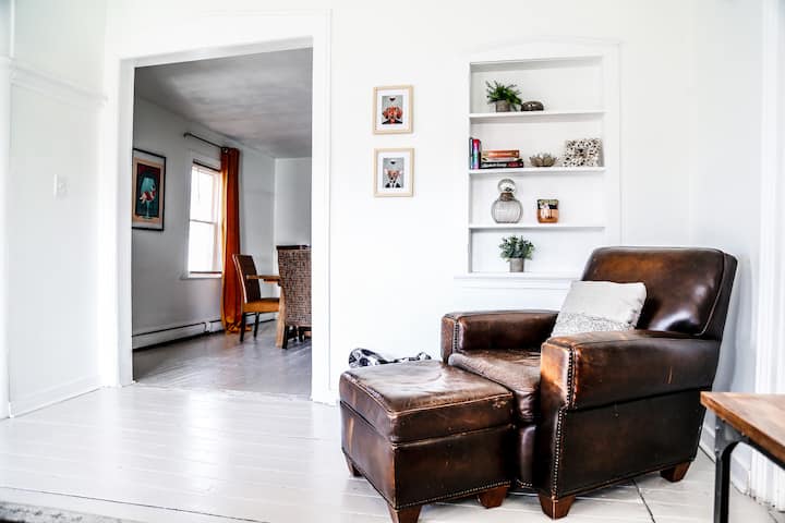 “Casa Cabernet” / Boutique 3 Bdrm Apt, Sleeps 8+ - Geneva-on-the-Lake, OH