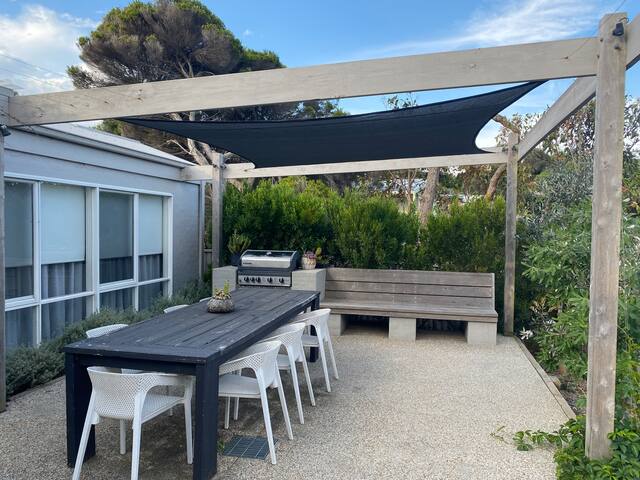 Fabulous Foam Coastal Pool Holiday Retreat gallery image 5