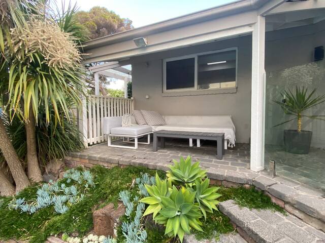 Fabulous Foam Coastal Pool Holiday Retreat gallery image 4