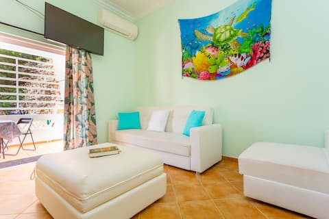 Imóvel de sucesso: Charming Beach Villa&Private Heated Pool-max21pax em Loulé
