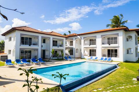 Private Beachfront Villa with hotel amenities