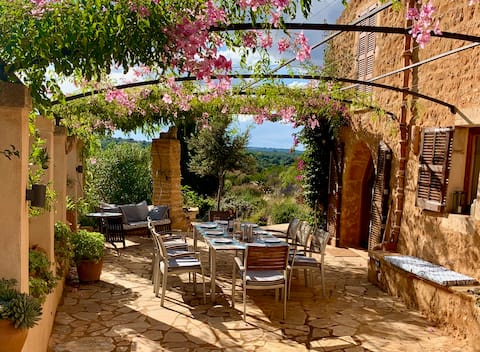 Anuncio de Airbnb popular: Gorgeous Finca Can Tian - peaceful, lots of nature en Manacor