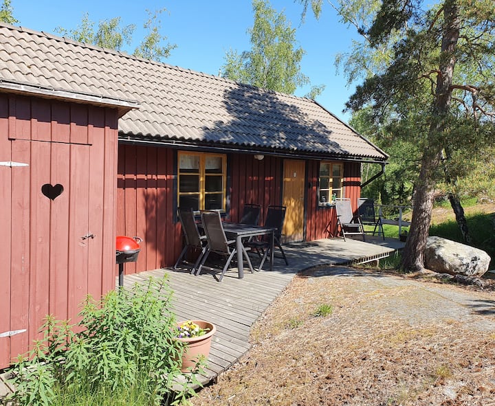 Simple cosy cabin in the village of Berg on Möja Cottages for Rent in
