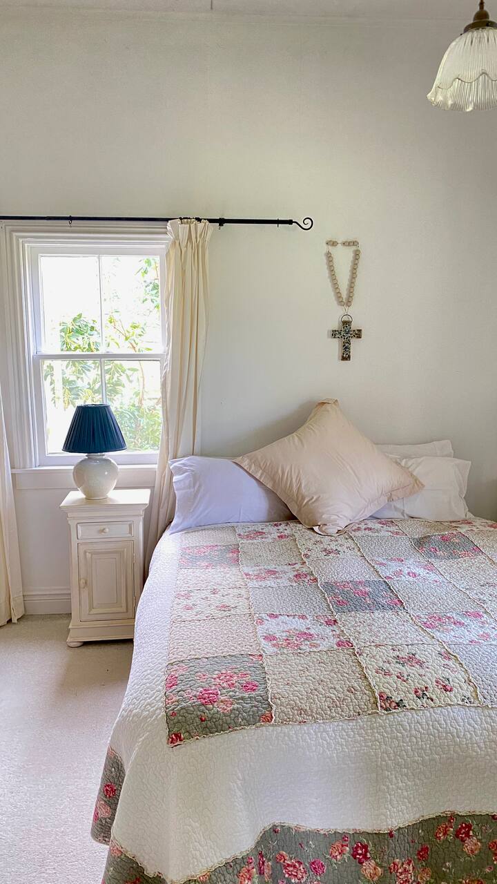 Chumba cha 2 cha kulala kinaweza kugawanywa katika single 2 