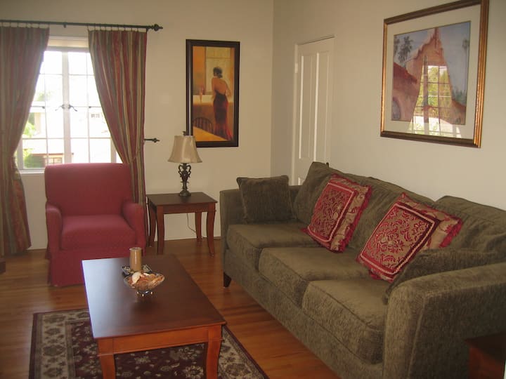 Spacious Apartment With Character And Charm - Pasadena, CA