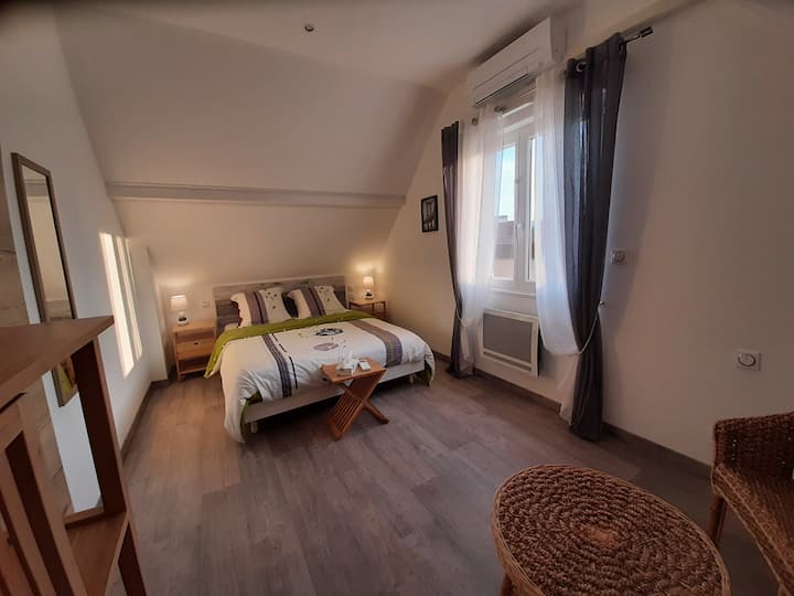 CHUMBA CHA "KIJIJI" (watu 2 + uwezekano wa kitanda cha mwavuli)