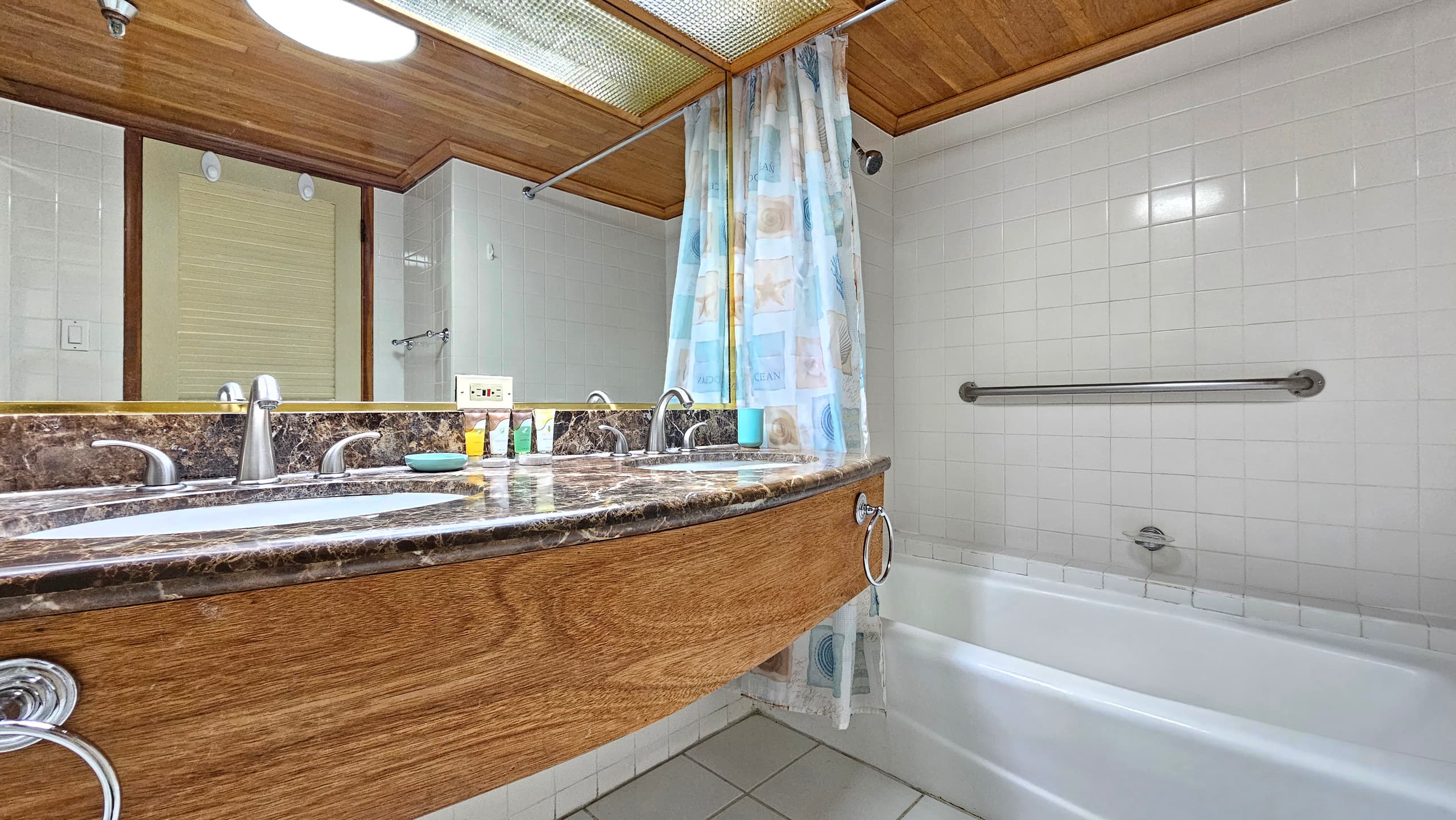 Condo in Honolulu · ★4.93 · 1 bedroom · 1 bed · 1 private bath - Image 14
