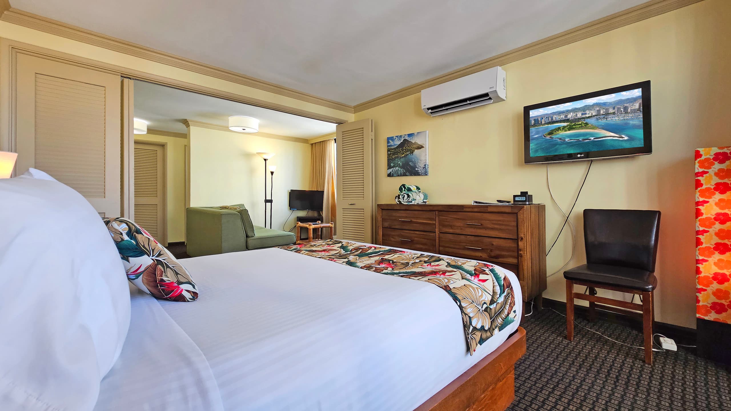Condo in Honolulu · ★4.93 · 1 bedroom · 1 bed · 1 private bath - Image 11