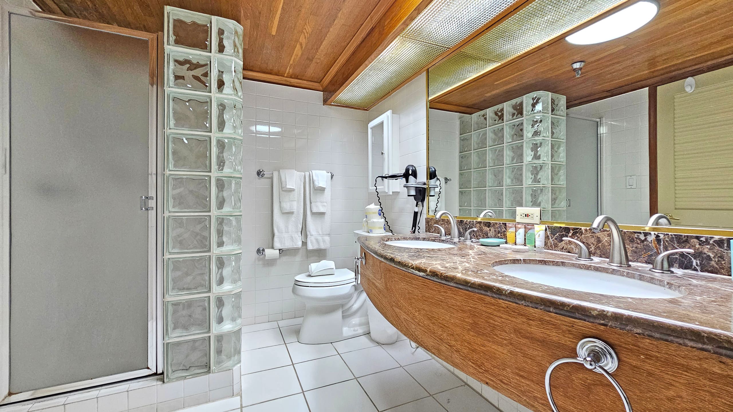 Condo in Honolulu · ★4.93 · 1 bedroom · 1 bed · 1 private bath - Image 13